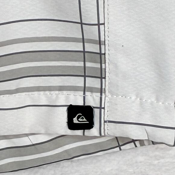 Quiksilver Mens 32 White Gray Plaid Amphibian Hybrid Stretch Board Beach Shorts - Picture 2 of 12